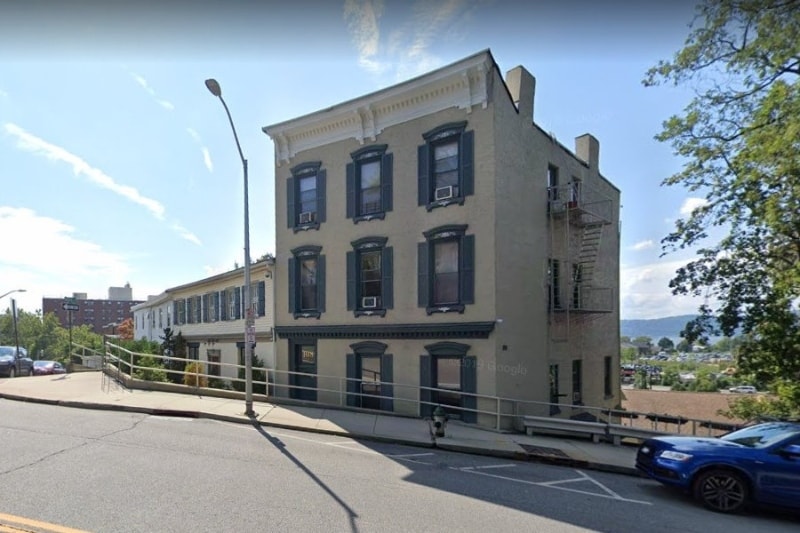 Primary Photo - 108 Main St