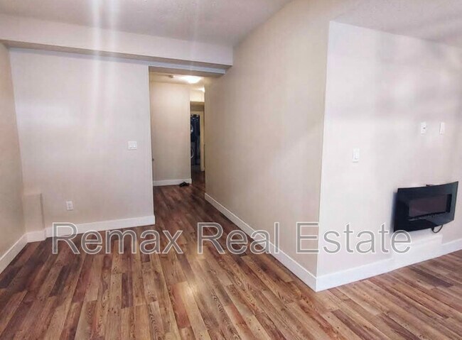 Building Photo - 10725-10796 96 St