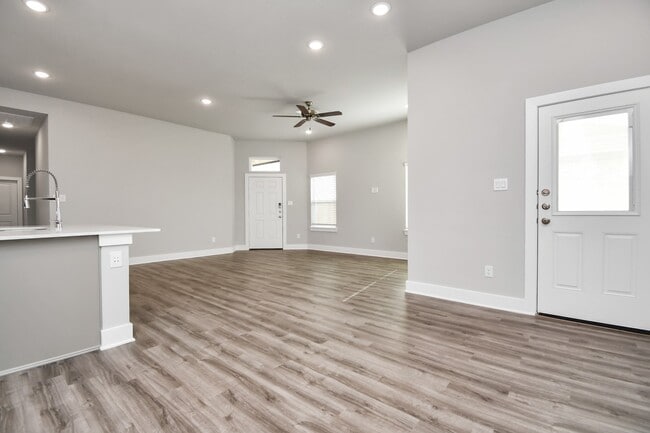 Building Photo - 21030 Shore Oak Dr