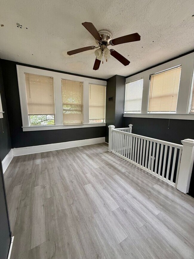 Building Photo - Wonderful 2 Bedroom a must see in Norwood.