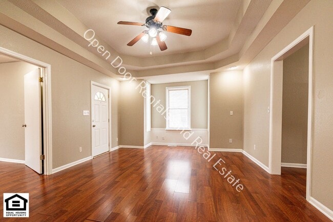 Building Photo - 733 3rd St