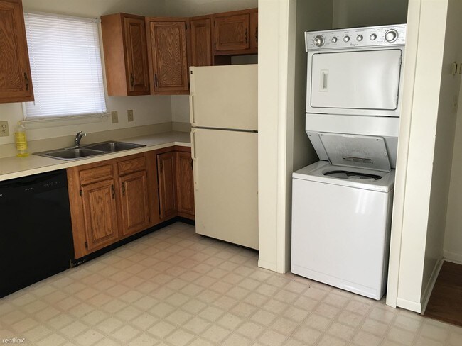 Foto del edificio - 2 br, 1 bath Apartment - 98 Plaza Court