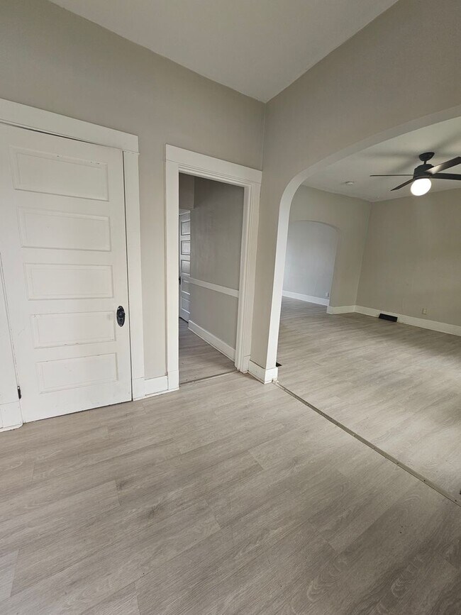 Foto del edificio - 1502 W Pleasant St