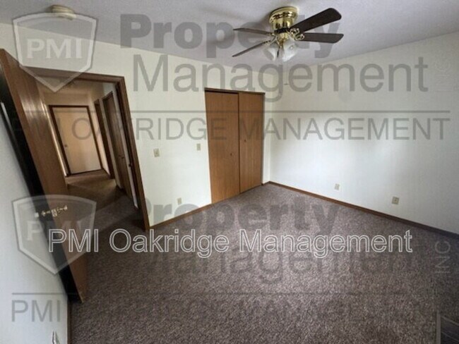 Foto del edificio - 713 Country Side Ln