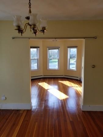 Building Photo - Spacious 2BD/1BTH in a three-family house