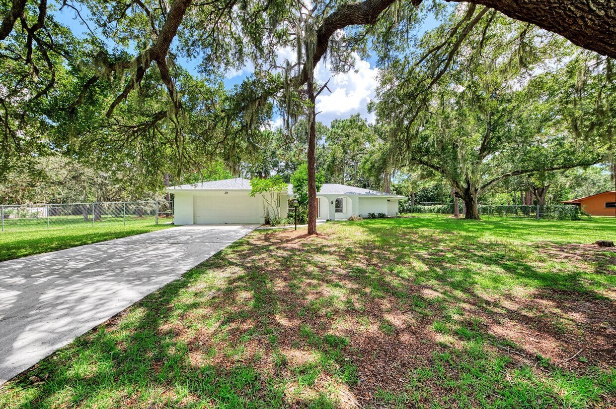 Primary Photo - BEAUTIFUL WELL MAINTAINED 3 BEDROOM 2 BATH...