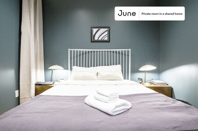 Foto del edificio - Private bedroom in 4 bed/2 bath Home