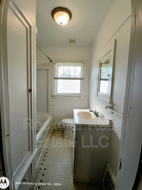 Foto del edificio - 1737 W Tenth Ave