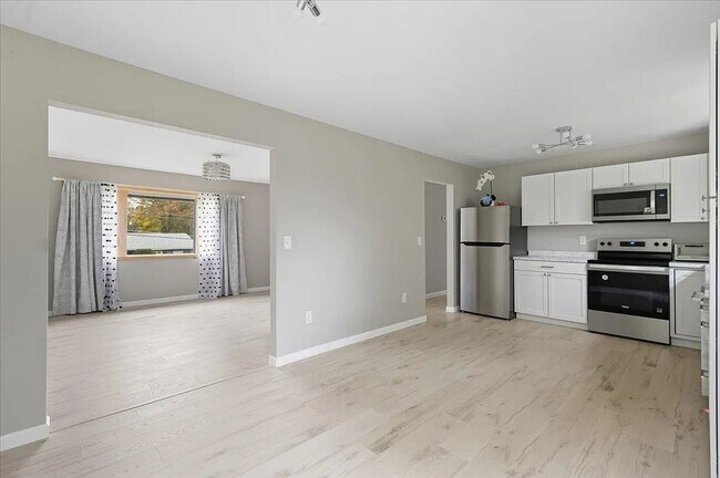 Building Photo - 89 Oakwood Dr