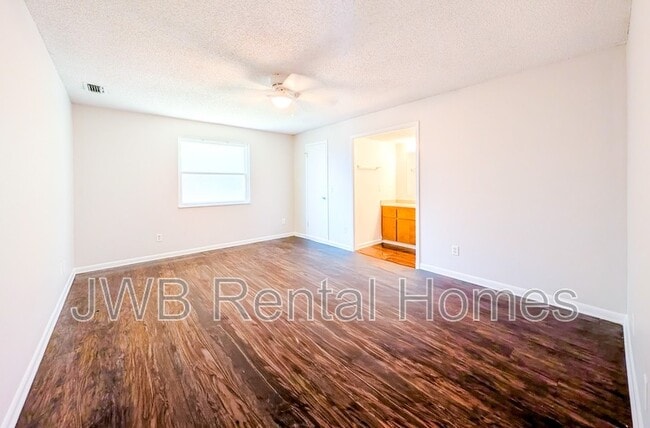 Building Photo - 5556 Lofty Pines Cir S