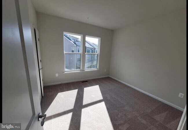 Foto del edificio - 3251 Watershed Blvd