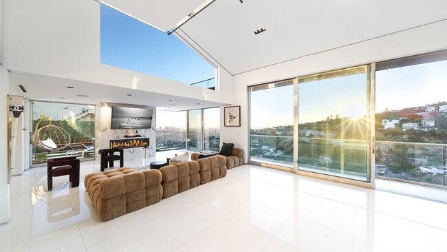 Foto del edificio - 1623 Viewmont Dr