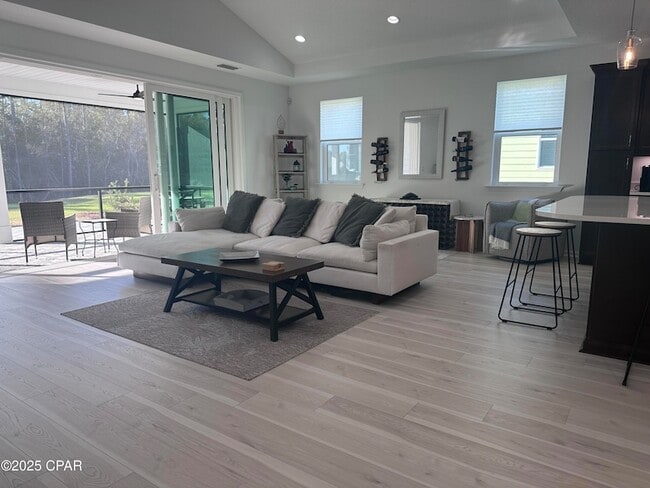 Foto del edificio - 9259 Paradise Dr