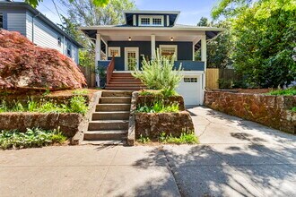 Building Photo - 2334 SE 34th Ave