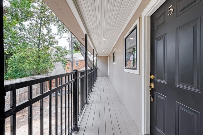Building Photo - 1747 Wroxton Ct