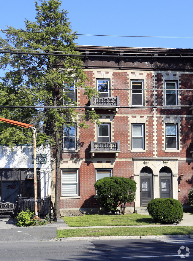 Building Photo - 817-819 Mamaroneck Ave