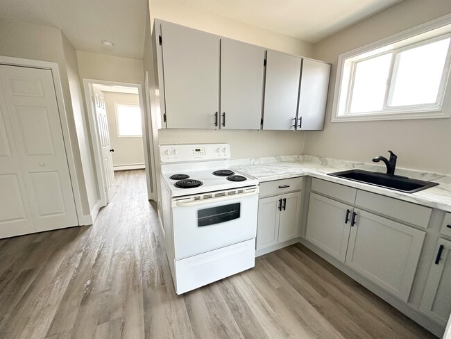 Building Photo - 673 Greystone Terrace