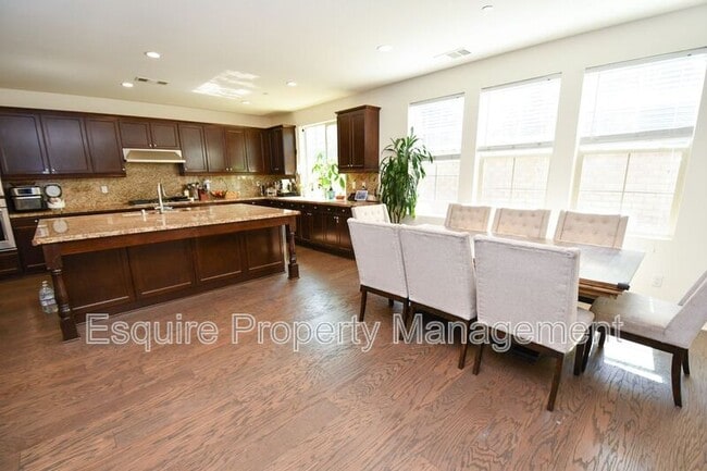 Building Photo - 527 Elm Cottage Ct