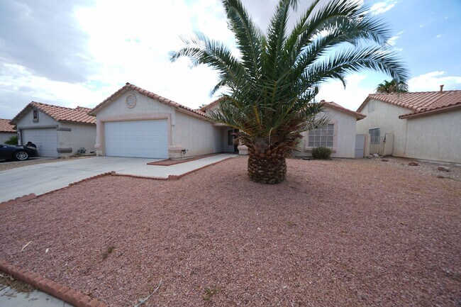 Foto del edificio - SHOWINGS AVAILABLE NOW