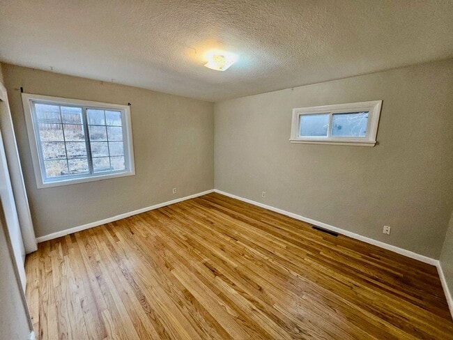 Building Photo - 1214 Cooper Ave