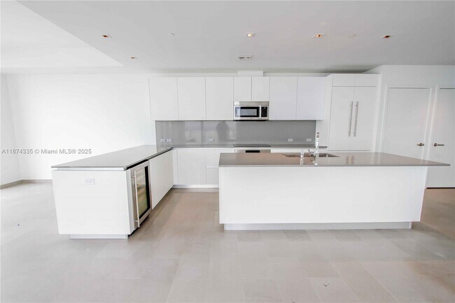Foto del edificio - 88 SW 7th St