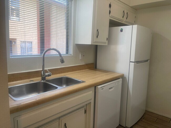 Foto del edificio - 2+1.5 READY NOW!