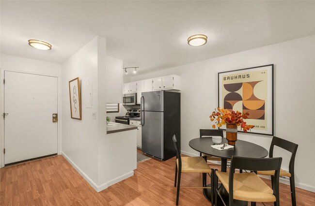 Building Photo - 4800 Fauntleroy Way SW
