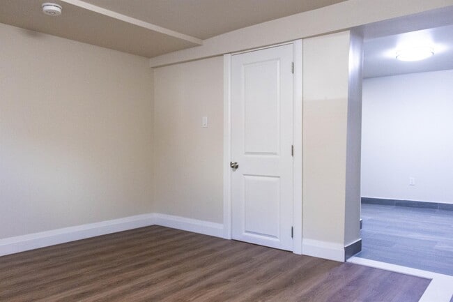 Photo du bâtiment - 114 Hess St S