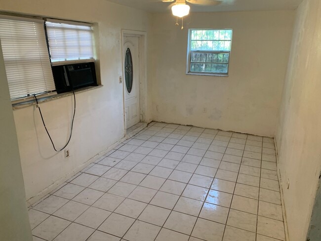 Photo - 1124 NW 112th Terrace (Miami, FL) Apartment