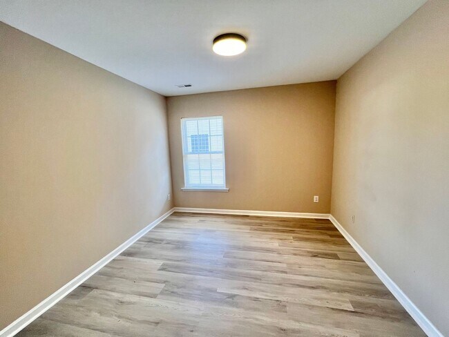 Building Photo - 2829 Roundleaf Ct