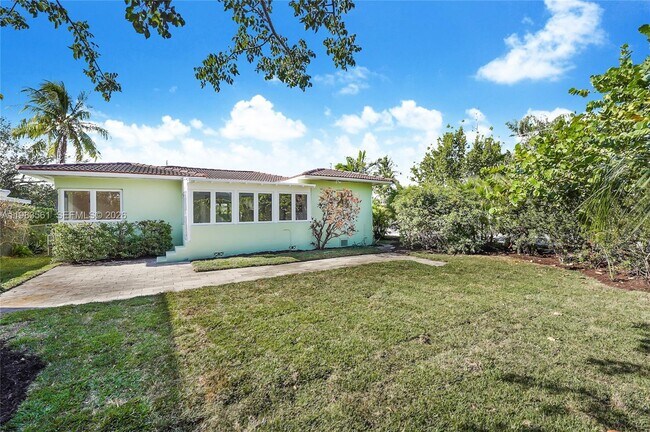 Foto del edificio - 8975 Froude Ave