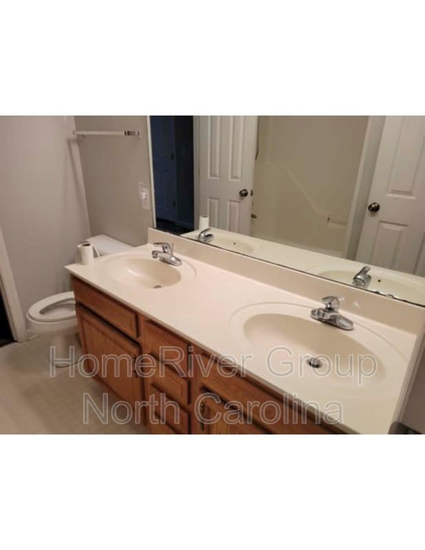 Building Photo - 301 Sterling Ridge Dr