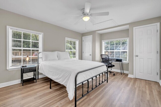 Foto del edificio - 1004 Buena Vista Dr