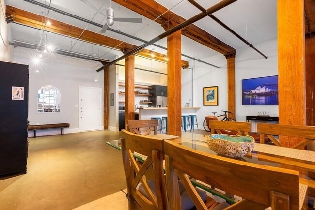 Foto del edificio - 881 E 1st St