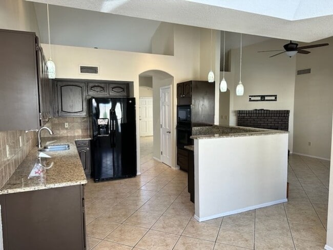 Building Photo - 4106 E Ashurst Dr