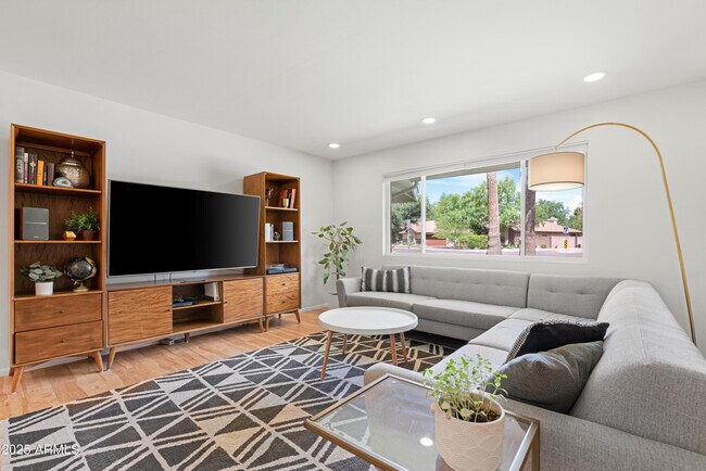 Foto del edificio - 1021 W Las Palmaritas Dr