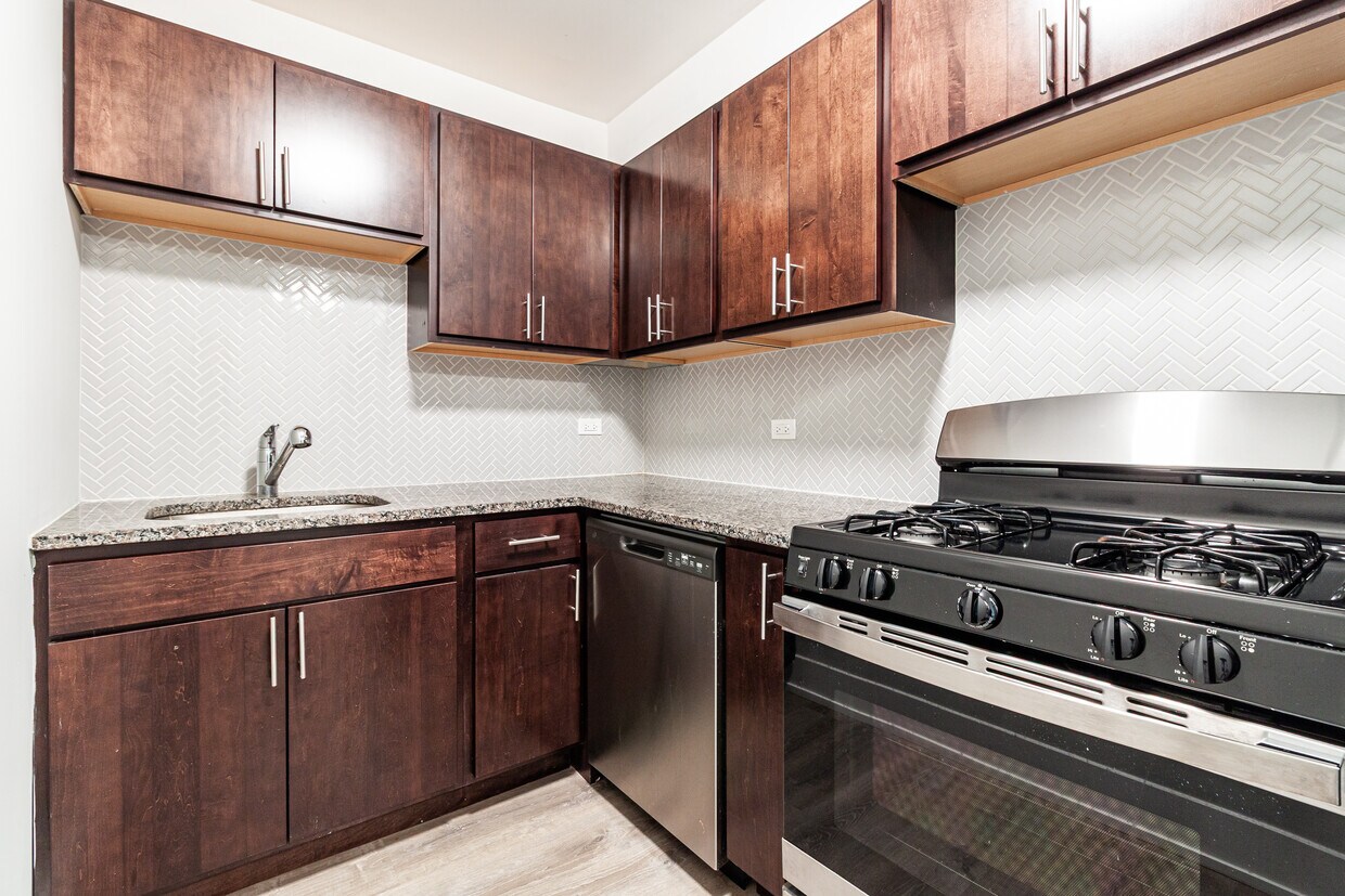 Foto principal - 527 W Surf St