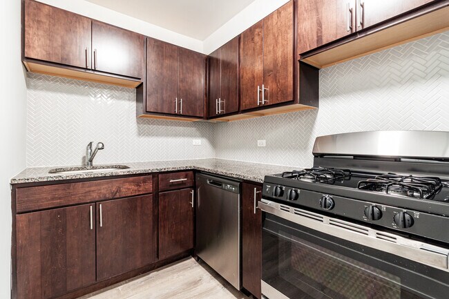 Building Photo - 527 W Surf St