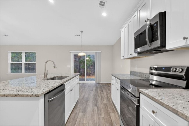 Foto del edificio - Modern Home near Pooler with Savannah Charm