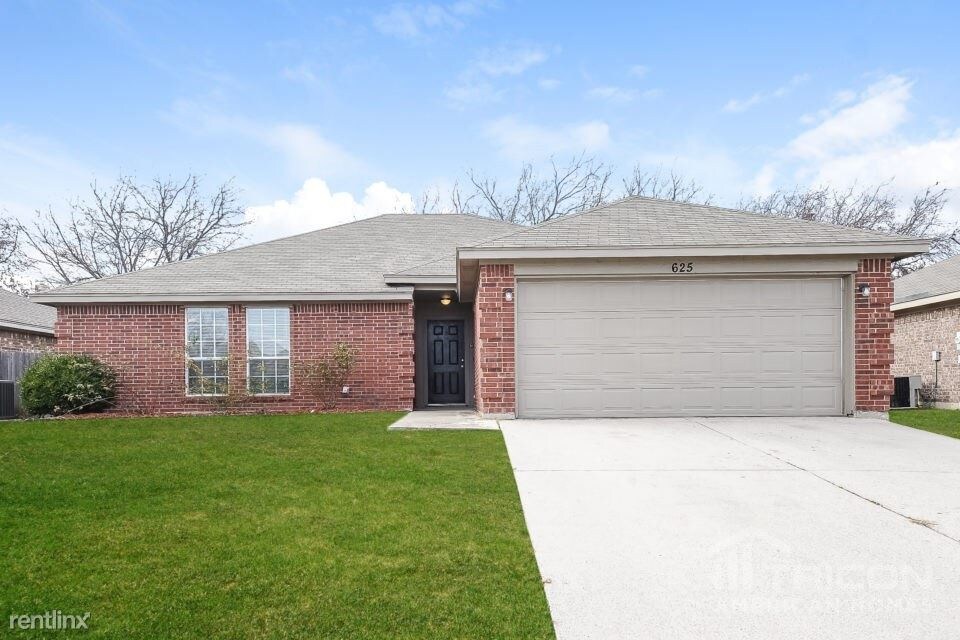 Primary Photo - 625 Sawyer Dr