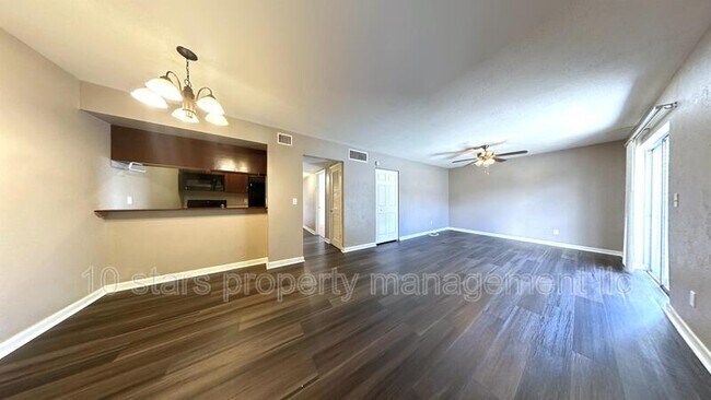 Foto del edificio - 1799 N Highland Ave