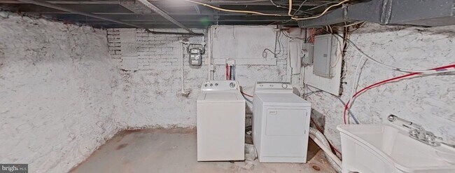 Building Photo - 634 W Tioga St