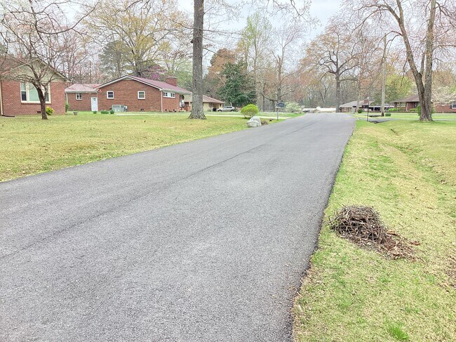 Foto del edificio - 404 Edgewood Dr