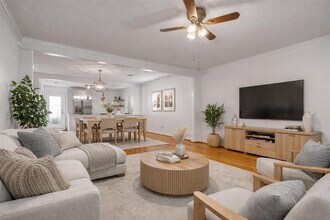 Building Photo - 905 Kern St