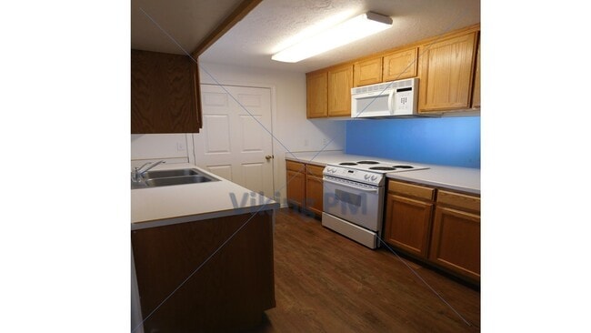 Building Photo - 3010-923-947