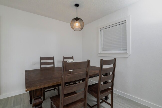 Foto del edificio - 1704 Kynette Dr