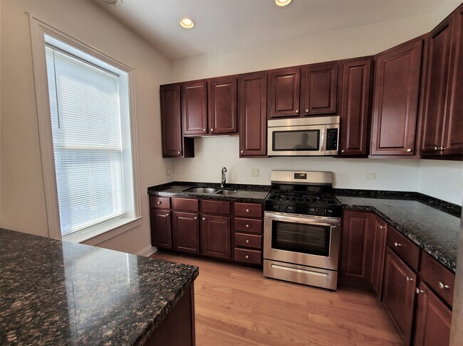 Building Photo - 3339 N Halsted St