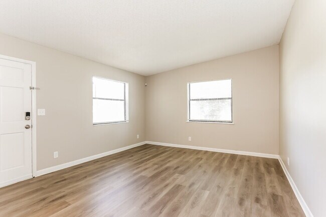 Building Photo - 2622 Kingstree Dr W