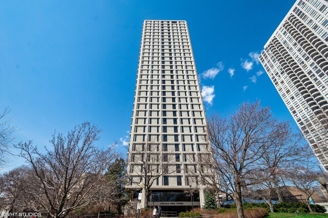 Building Photo - 1960 N Lincoln Park W
