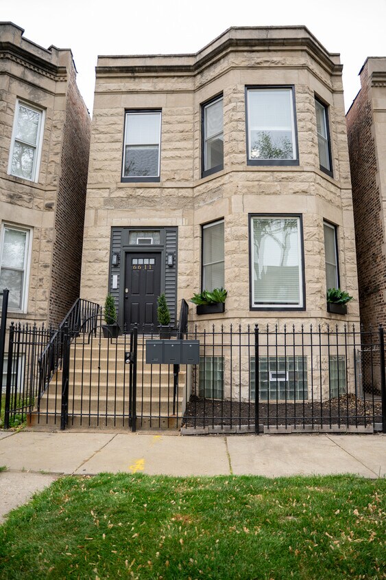 Primary Photo - 6611 S Rhodes Ave